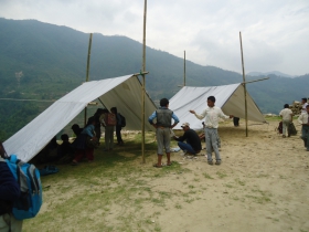 Sindhupalchok, Nepal, iunie 2014. Aici vom face școala
